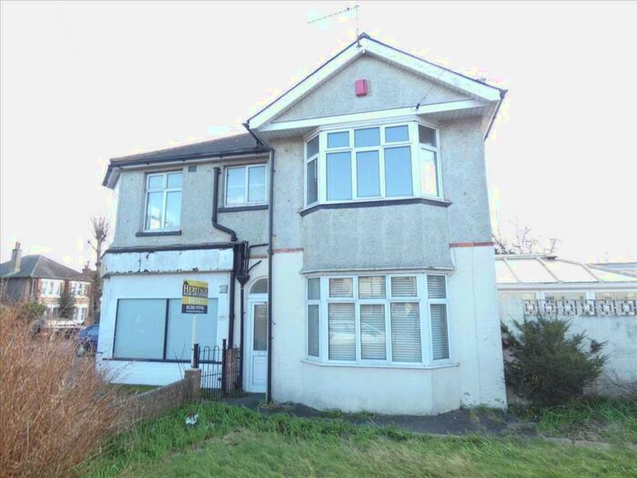 4 Bedroom Maisonette To Rent In Charminster Avenue, Charminster, Bournemouth, BH9