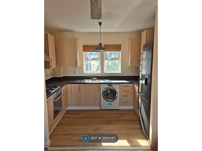 2 Bedroom Flat To Rent In Crawford Avenue, Dartford, DA1