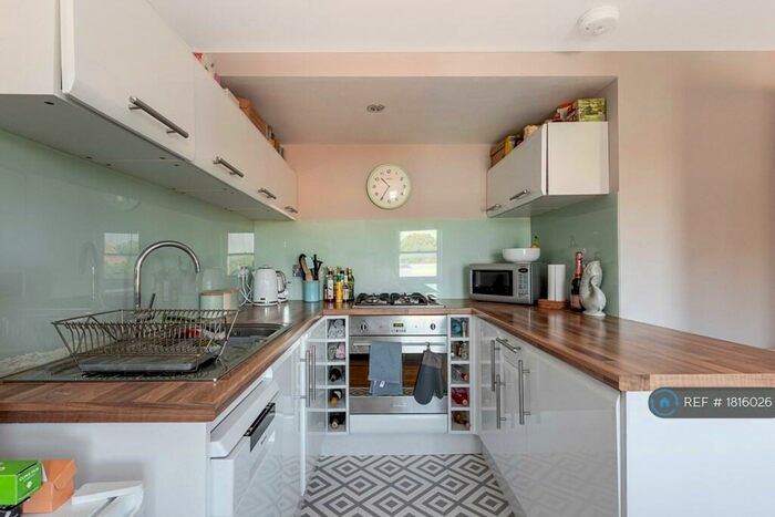 2 Bedroom Flat To Rent In Bedford Hill, Balham, SW12