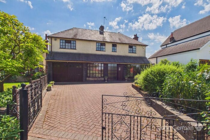 4 Bedroom Detached House For Sale In Field Lane, Burton-on-Trent, DE13