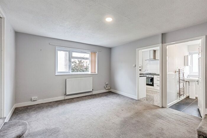 2 Bedroom Flat For Sale In Upton Road, Bristol, BS3