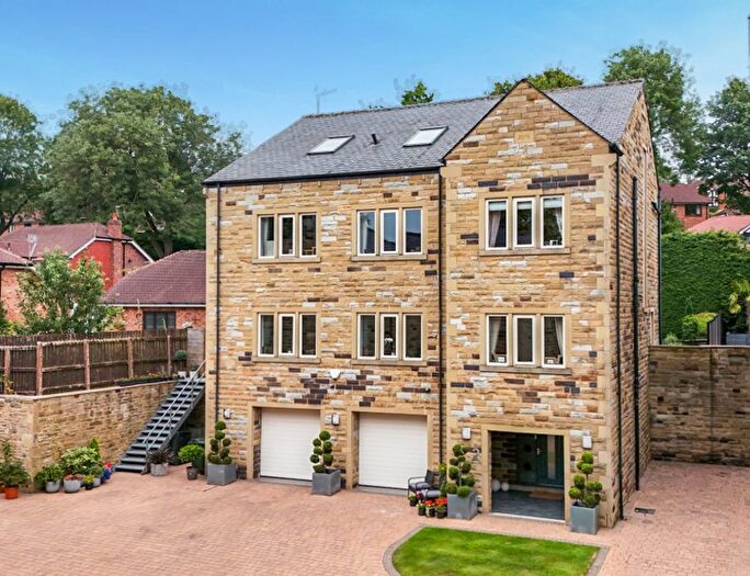 6 Bedroom Detached House For Sale In College Gardens, Bingley, West Yorkshire, BD16