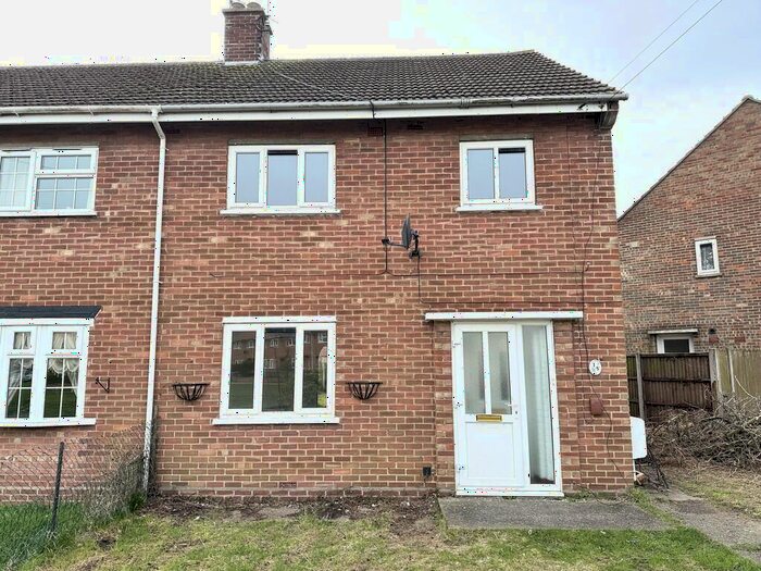3 Bedroom Semi-Detached House To Rent In Beechwood Gardens, Lowestoft, NR33