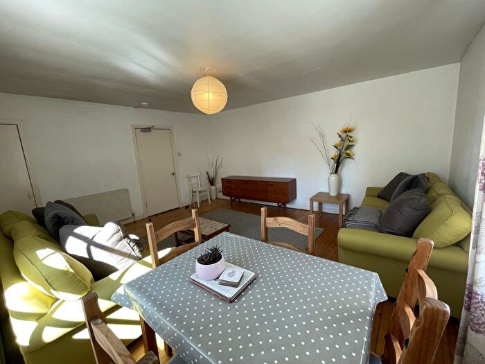 4 Bedroom Flat To Rent In White Horse Close, Canongate, Edinburgh, EH8