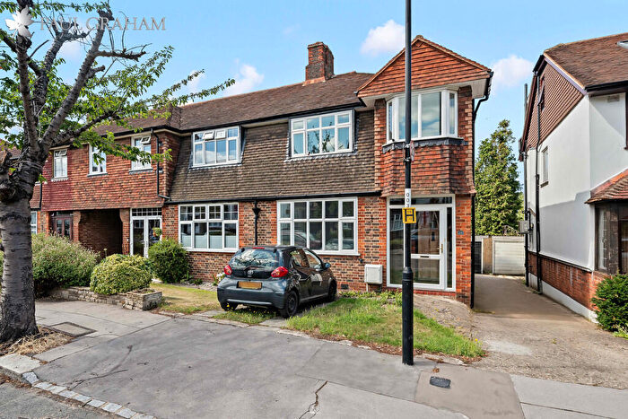 3 Bedroom End Of Terrace House For Sale In Court Drive, Croydon, CR0