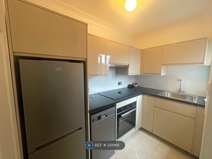 1 Bedroom Flat To Rent In Welbeck Court, Southampton, SO17
