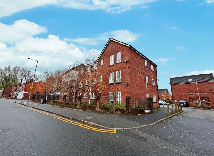 2 Bedroom Flat For Sale In Bolton Road, Westhoughton, Bolton, BL5