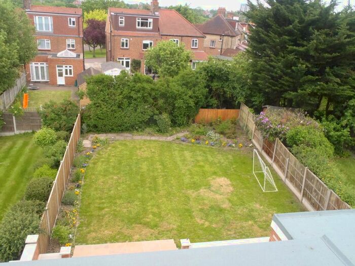 4 Bedroom Semi-Detached House To Rent In Cissbury Ring North, London N12