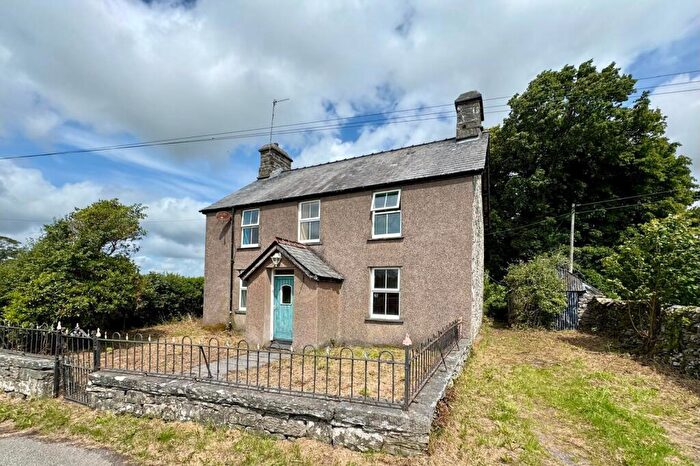 3 Bedroom House For Sale In Pentrefoelas, Betws-Y-Coed, LL24