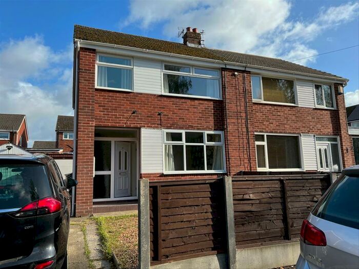 3 Bedroom House To Rent In Downham Road, Leyland, PR25