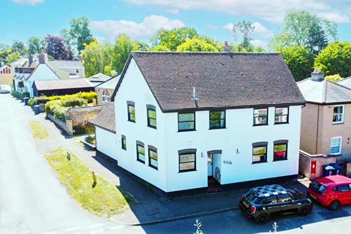 4 Bedroom Detached House For Sale In Chequer Street, Fenstanton, Cambridgeshire, PE28