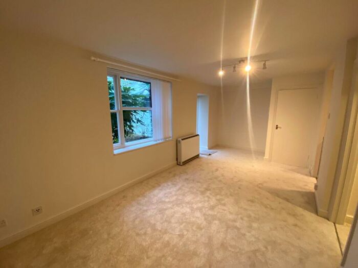 Flat To Rent In Marine Parade, Brighton, BN2