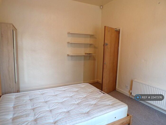 6 Bedroom Semi-Detached House To Rent In Egerton Road, Manchester, M14
