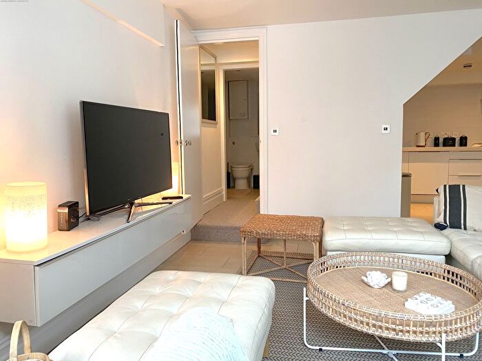 2 Bedroom Flat To Rent In Ground And Lower Ground Floor, Clapham Common Southside, London, SW4