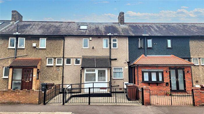 4 Bedroom Terraced House To Rent In Bennetts Castle Lane, Dagenham, RM8