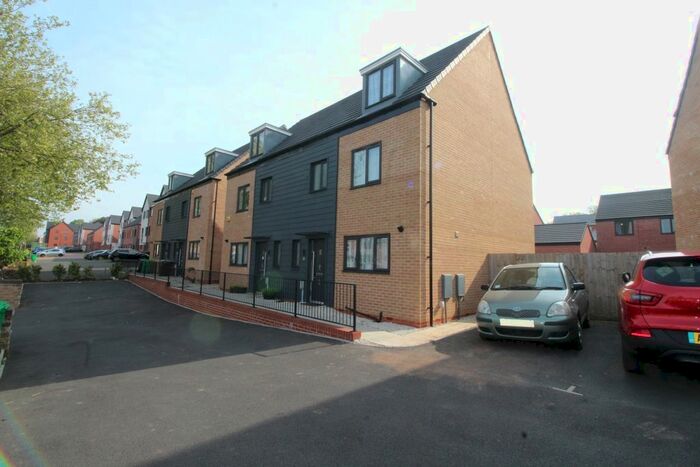 4 Bedroom Semi-Detached House To Rent In Henton Row, Nottingham, NG7