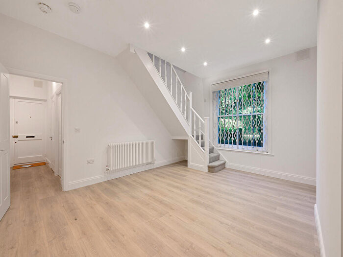 1 Bedroom Apartment To Rent In The Gardens, East Dulwich London, SE22