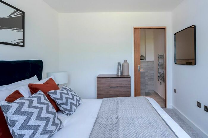 2 Bedroom Flat To Rent In Hopewood Park, Dorking RH5