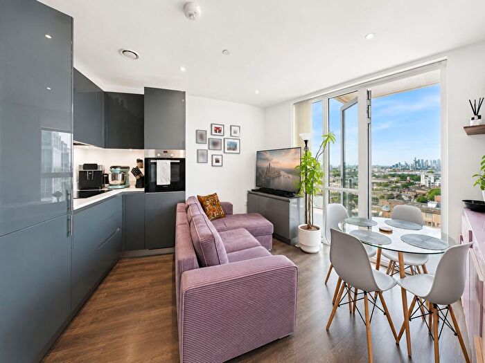 1 Bedroom Flat To Rent In Plumstead Road, London, SE18