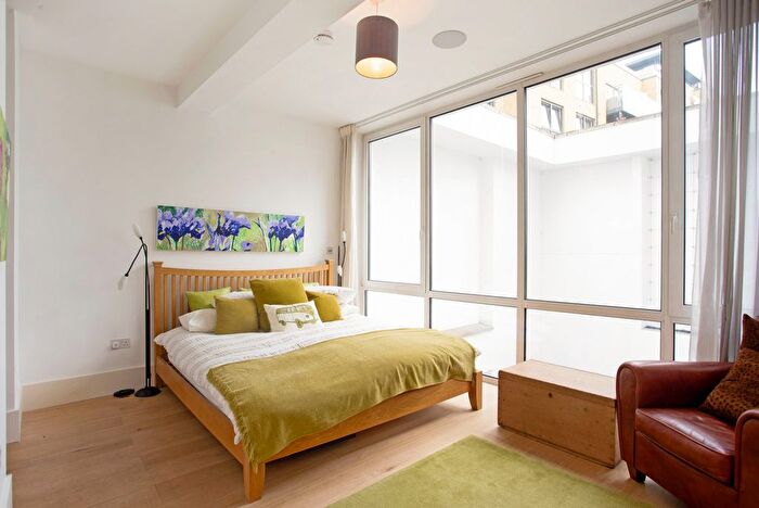 3 Bedroom End Of Terrace House For Sale In Osiers Road, Putney, London, SW18
