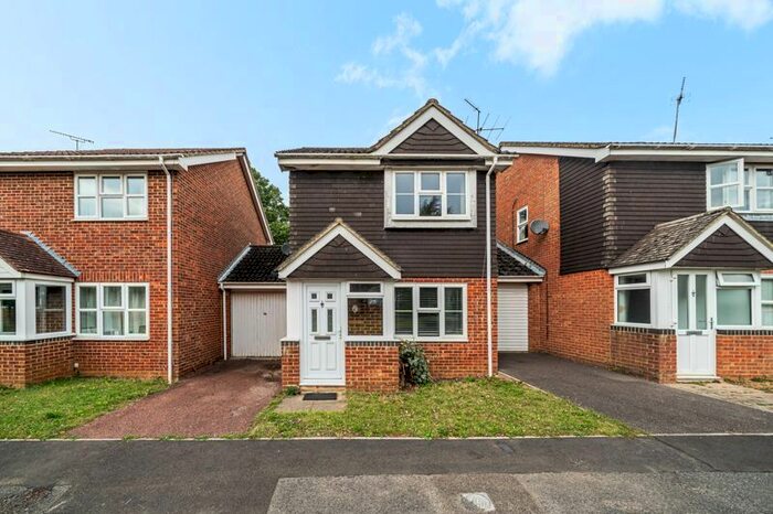 2 Bedroom Link Detached House To Rent In High Ridge, Godalming, GU7