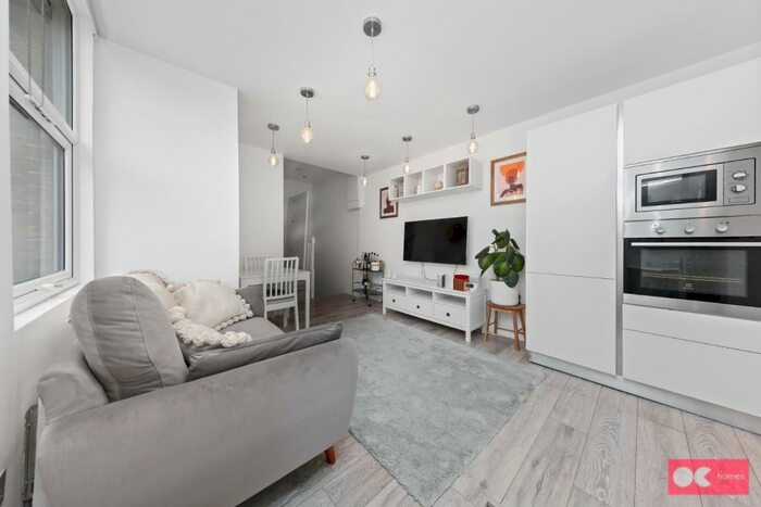 3 Bedroom Flat To Rent In Murchison Road, London, E10