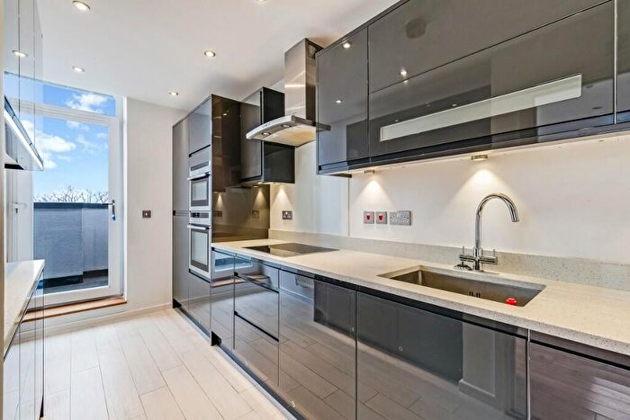 2 Bedroom Flat To Rent In Peacock Close, Mill Hill, London, NW7