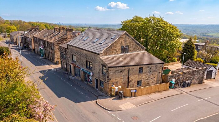 2 Bedroom Flat To Rent In Town Street, Rawdon, Leeds, West Yorkshire, LS19