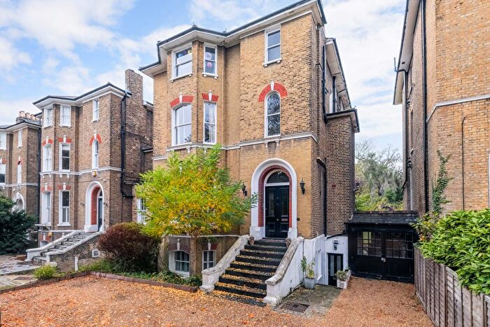 3 Bedroom Flat For Sale In Kidbrooke Park Road, London, SE3