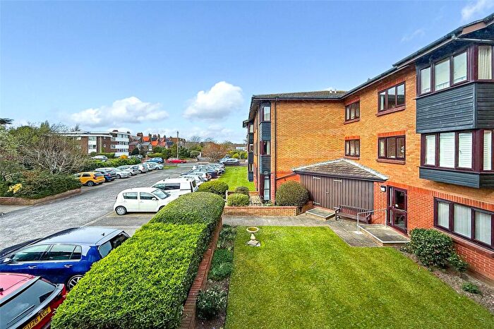 1 Bedroom Apartment For Sale In Fitzalan Road, Littlehampton, West Sussex, BN17