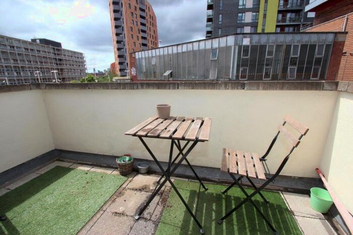 2 Bedroom Flat To Rent In Barnabas Road, London, E9