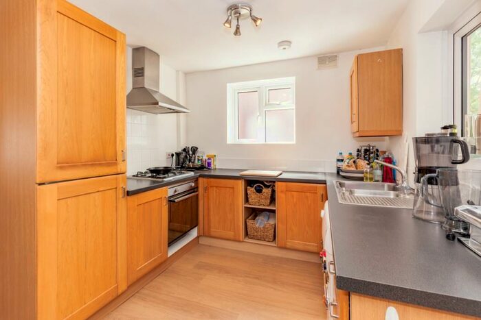 3 Bedroom Semi-Detached House To Rent In Sycamore Road, Botley, Oxford, OX2