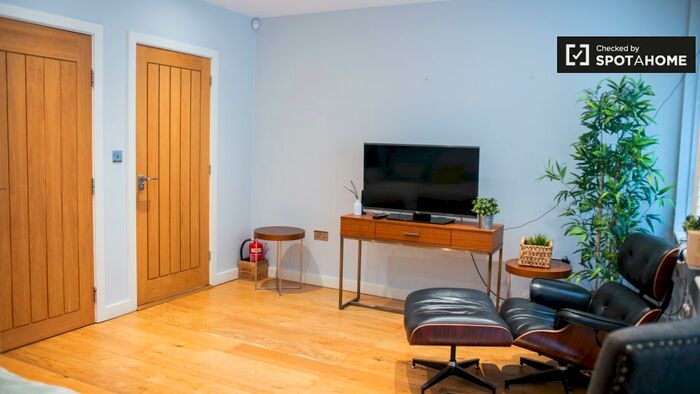 3 Bedroom Flat To Rent In Norfolk Square Mews, W2