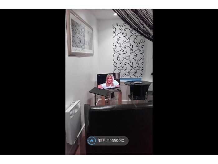 Studio To Rent In The Causeway, Altrincham, WA14
