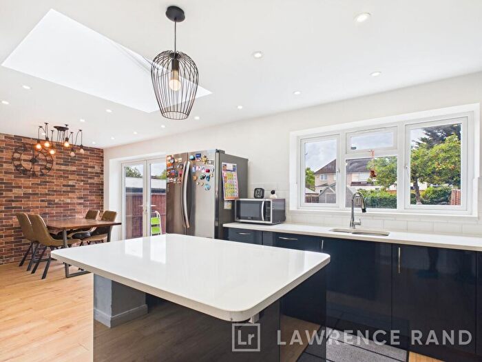 4 Bedroom Property To Rent In Newnham Avenue, Ruislip, HA4