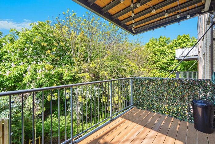 2 Bedroom Flat For Sale In Starboard Crescent, Chatham, Kent, ME4