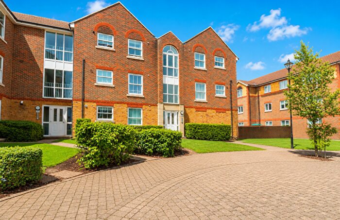 2 Bedroom Flat For Sale In Running Foxes Lane, Singleton, Ashford, TN23