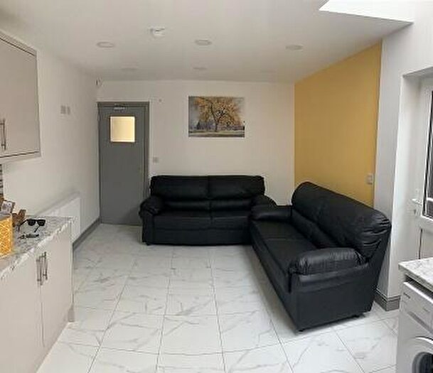 6 Bedroom Terraced House To Rent In Tiverton Road, Birmingham, B29