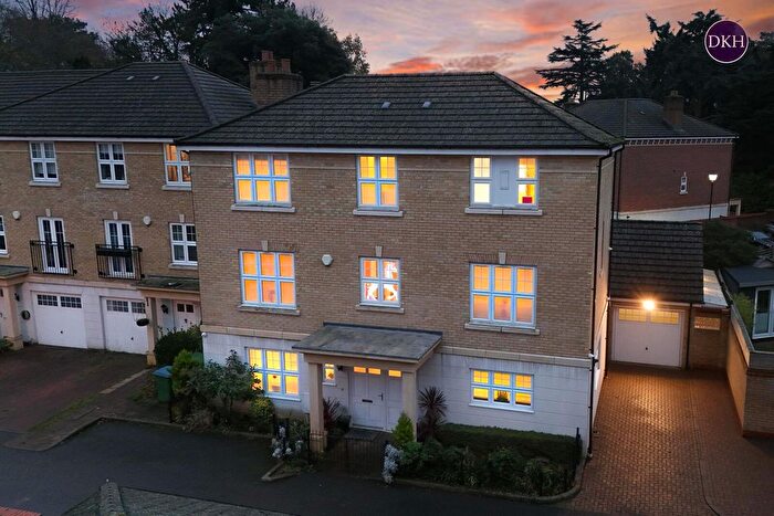 5 Bedroom Detached House For Sale In Colnhurst Road, Nascot Wood, Watford, Hertforshire, WD17