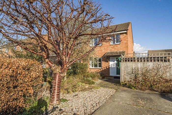 3 Bedroom Semi-Detached House For Sale In Yarnton, Oxfordshire, OX5