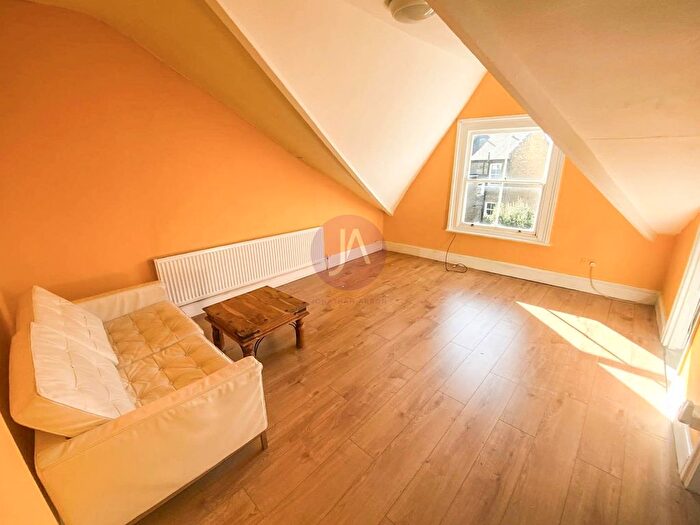 1 Bedroom Flat To Rent In Malvern Road, Queens Park, London, NW6