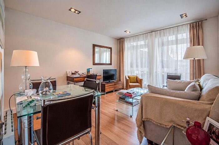 2 Bedroom Flat To Rent In Cambridge Square, Paddington, London, W2