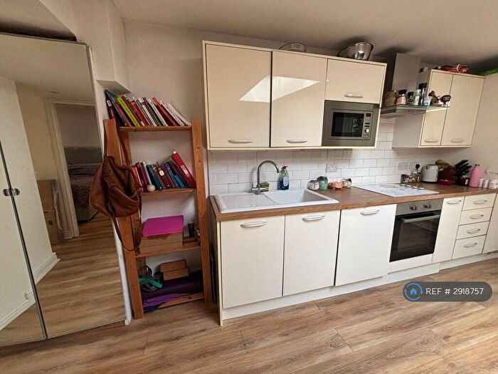 1 Bedroom Flat To Rent In Battersea Park Road, London, SW11