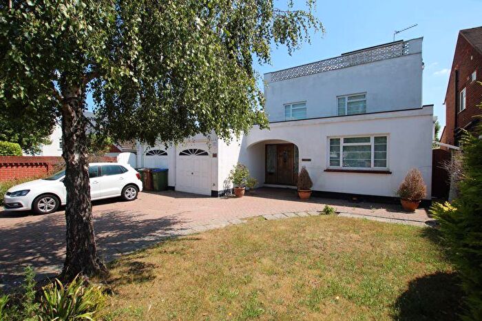 5 Bedroom Detached House For Sale In Hill Crescent, Bexley, DA5