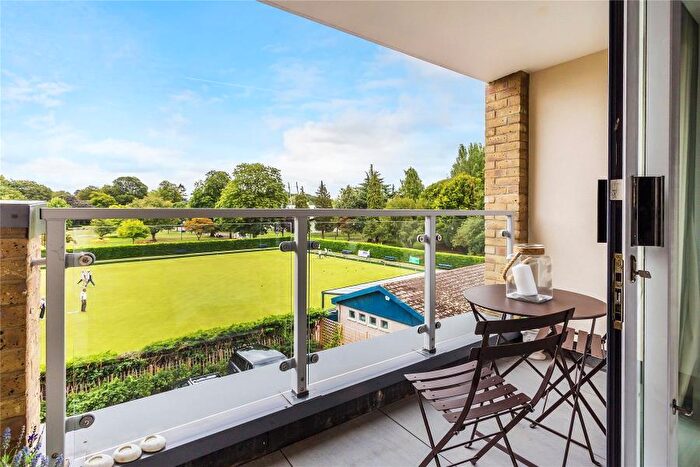 3 Bedroom Town House To Rent In Woking, Surrey, GU22