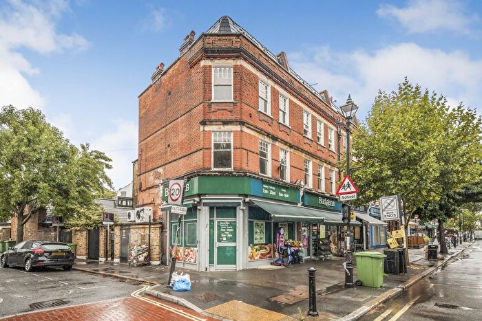 2 Bedroom Flat To Rent In Howletts Road, London, SE24