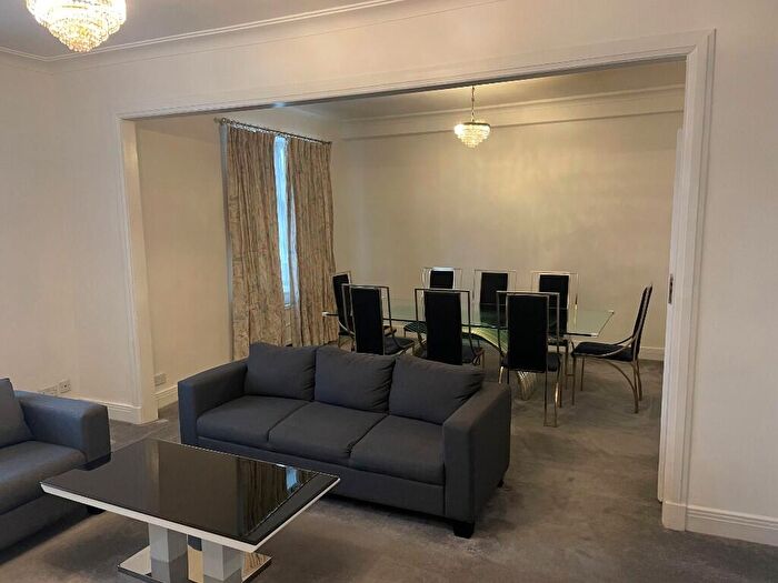 3 Bedroom Flat To Rent In Golders Green Road, London, NW11