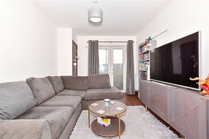 1 Bedroom Flat For Sale In Rosalind Drive, Maidstone, Kent, ME14