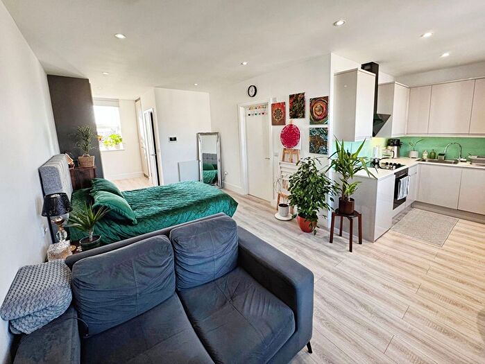 1 Bedroom Studio To Rent In Kilburn High Road, London, NW6