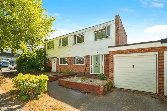 3 Bedroom Semi-Detached House For Sale In Irwell Close, Basingstoke, RG21